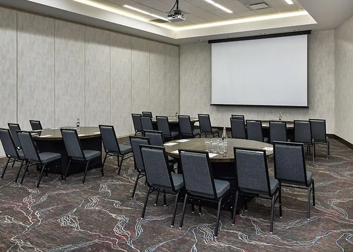 Top-Rated Hotels Near East Nashville's Vibrant Scene