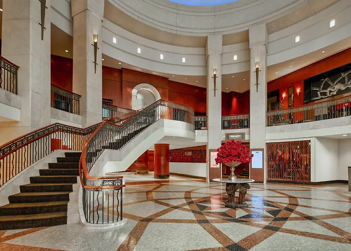 Best Old Hotels in Downtown Chicago