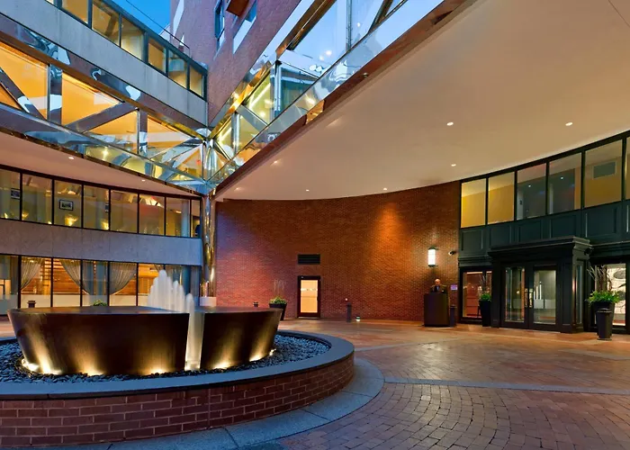 Best Hotels Near City Hall Plaza Boston
