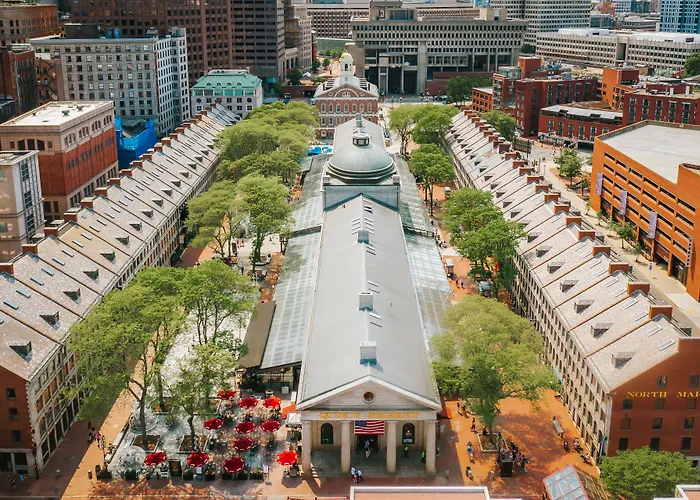 Best Hotels Near City Hall Plaza Boston